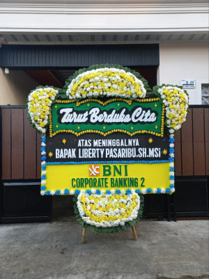 Papan Bunga Duka di Pantai Timur