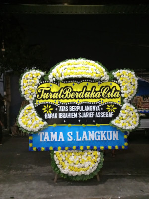 Papan Bunga Duka di Pantai Timur