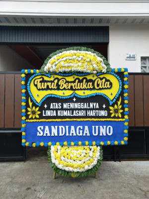 Papan Bunga Duka di Pantai Timur