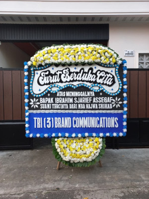 Papan Bunga Duka di Pantai Timur